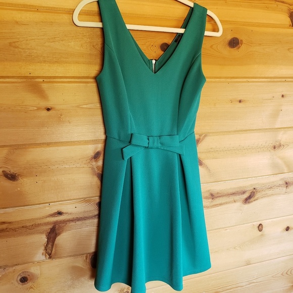 Dresses & Skirts - Green bow short party dress pleats sleeveless zip